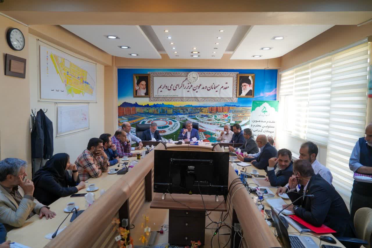 برگزاری نشست بررسی مسائل و مشکلات نهضت ملی مسکن شهر جدید بهارستان با حضور دکتر محمودزاده