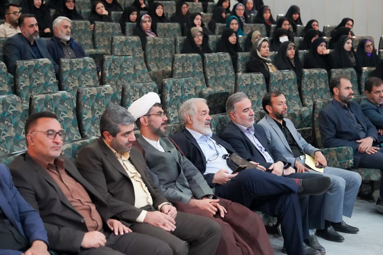 نشست تبیین آثار و برکات خون شهید سید حسن نصر الله و سایر شهدا با حضور دکتر قدیری ابیانه