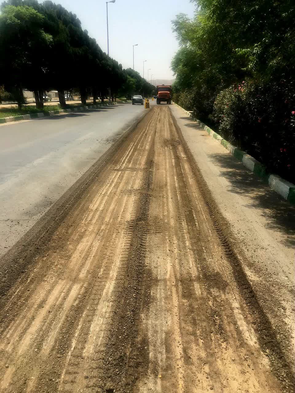 اصلاح و روکش آسفالت خيابان وليعصر شهر جدید بهارستان