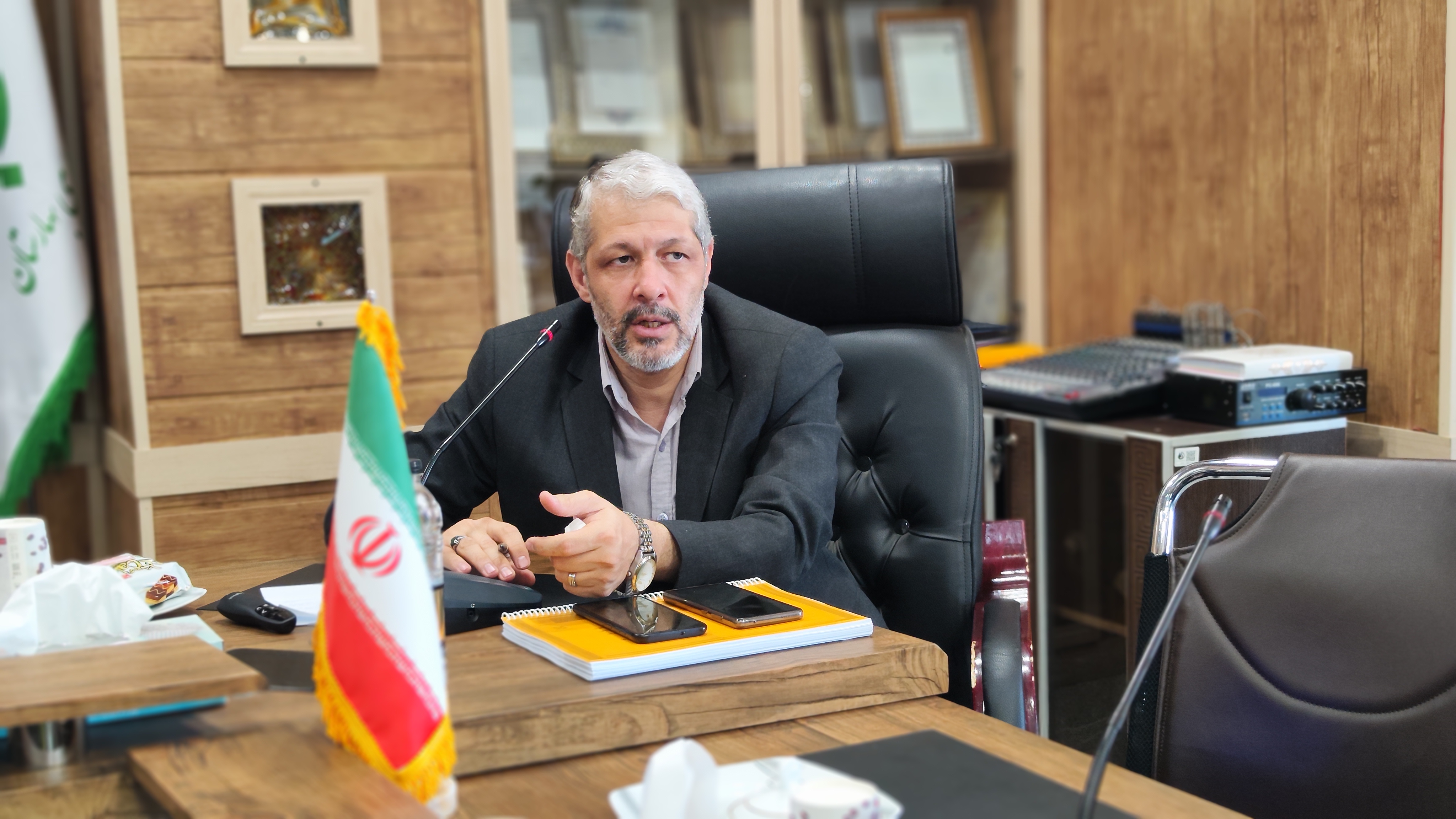 تلاش رسانه های محلی بهارستان برای خاتمه پاس کاری مردم ،بین شهرداری و شرکت عمران