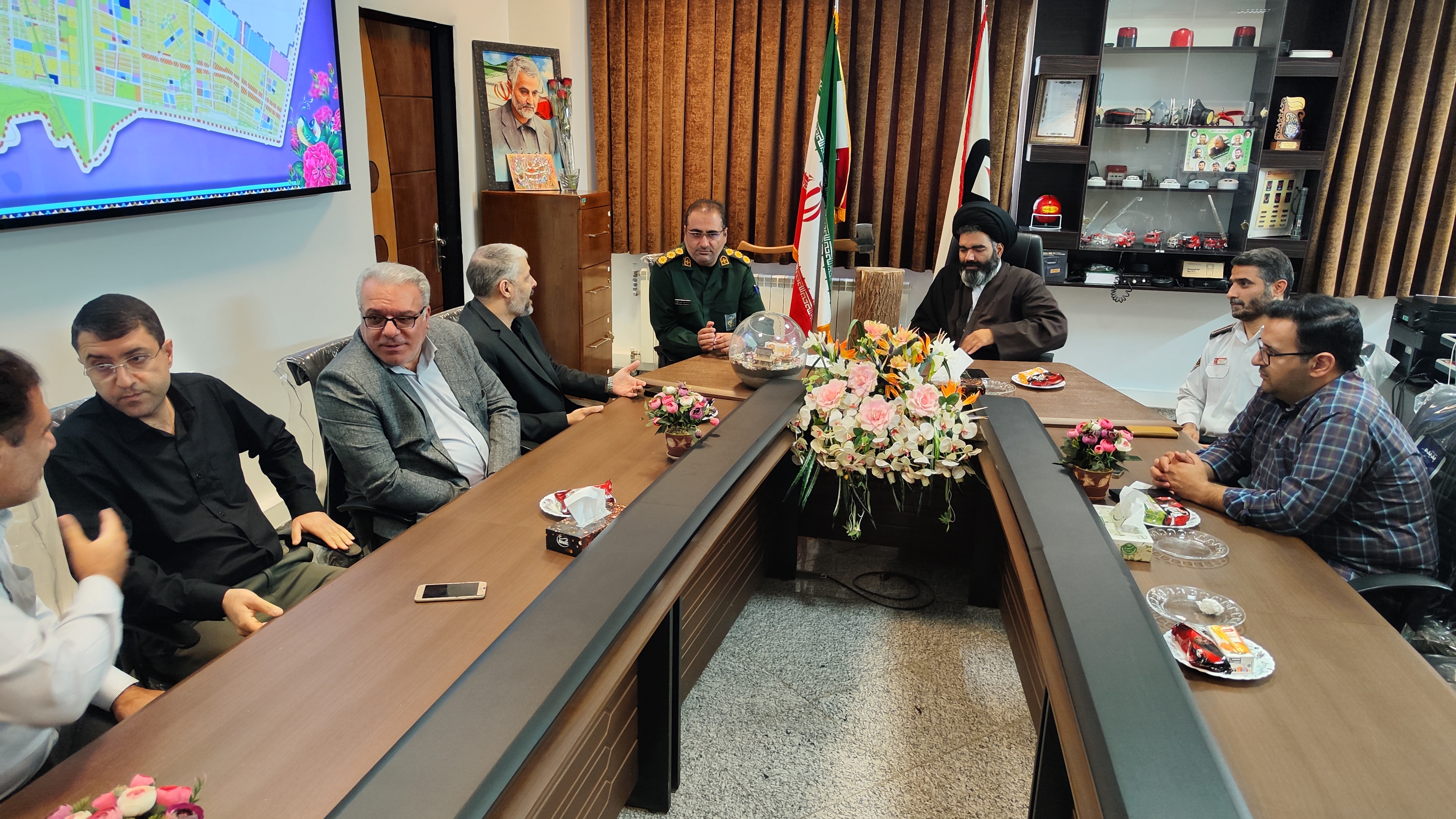 دیدار صمیمی مدیران شهر بهارستان با آتش نشانان 