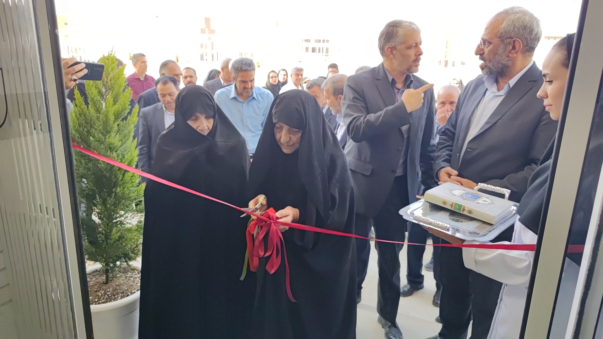 مرکز خدمات جامع سلامت زنده یاد شیرزاده در شهر بهارستان افتتاح شد