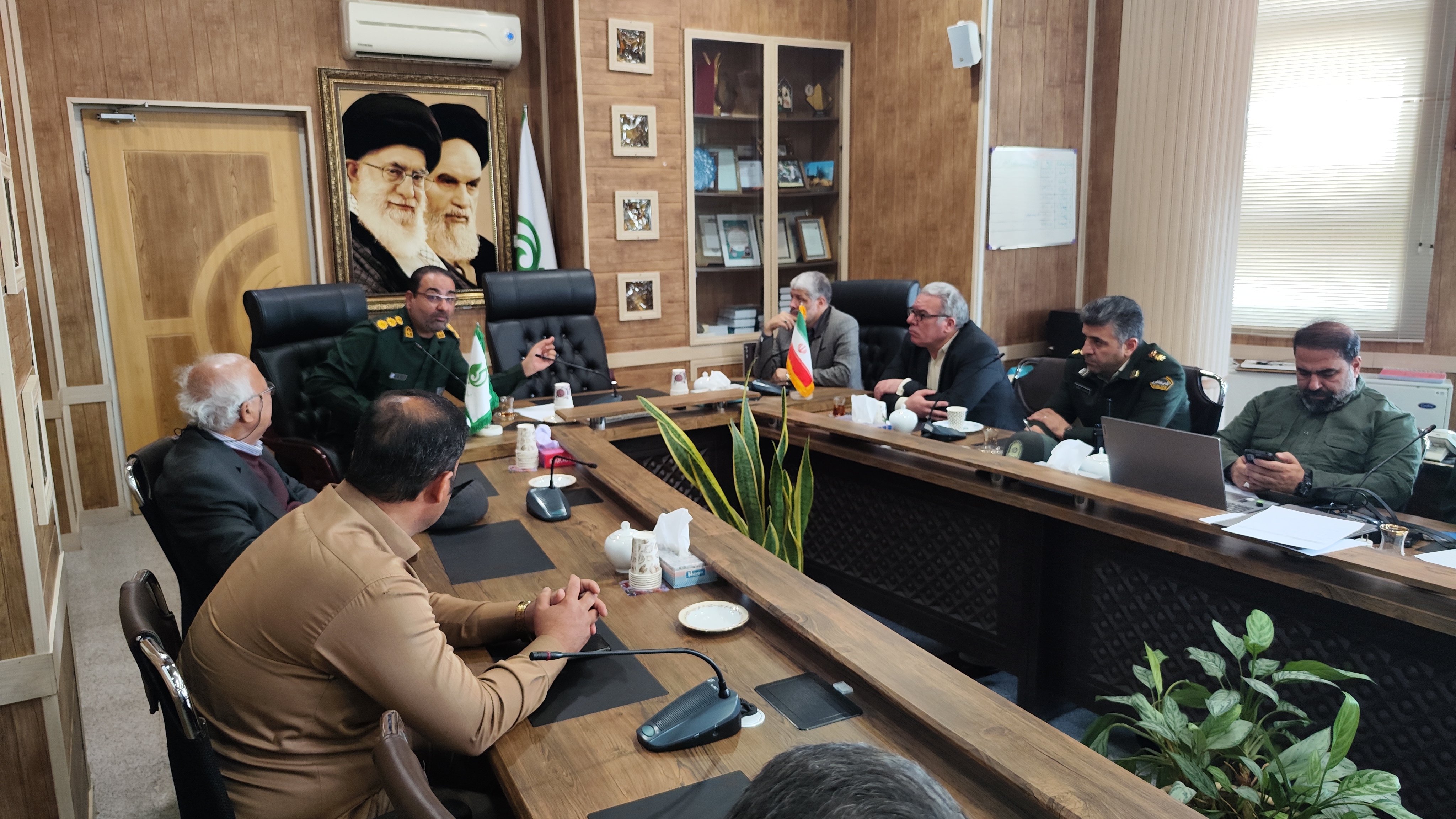 برگزاری جلسه پدافند غیر عامل به ریاست فرمانده سپاه ناحیه امام حسین علیه السلام اصفهان 