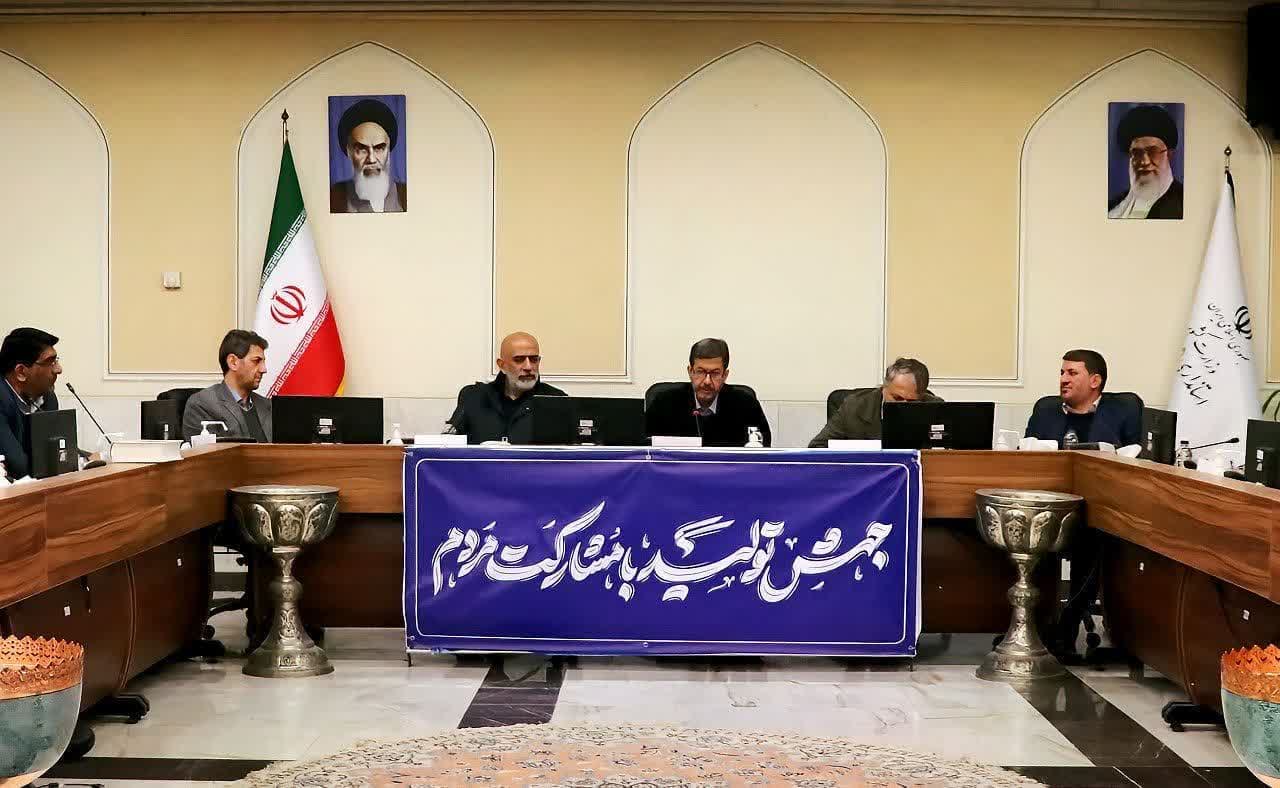 استاندار اصفهان خبر داد: هدف‌گذاری تولید ۳ هزار و ۳۵۰ مگاوات برق خورشیدی در اصفهان