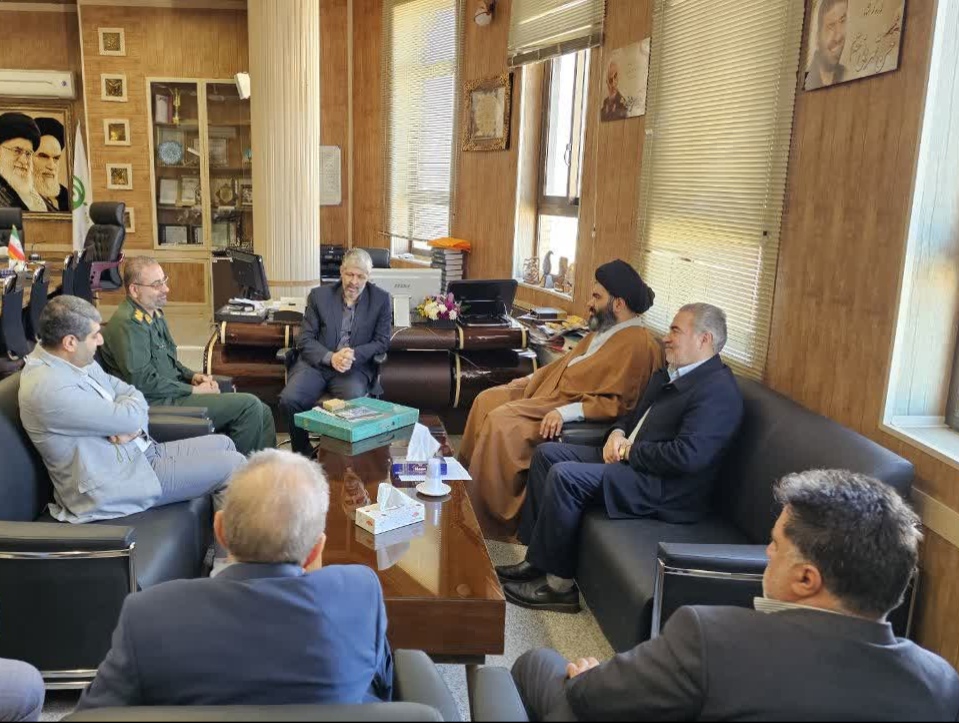دیدار مسئولان شهری بهارستان با دکتر شبانی به مناسبت روز شهردار ز 