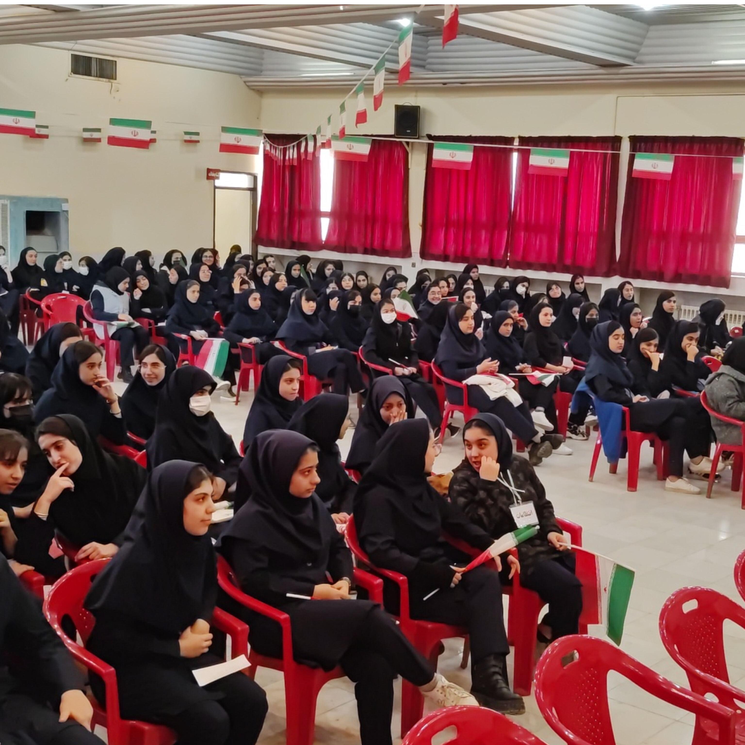 زنگ انقلاب در دبیرستان دخترانه پروین اعتصامی بهارستان 
