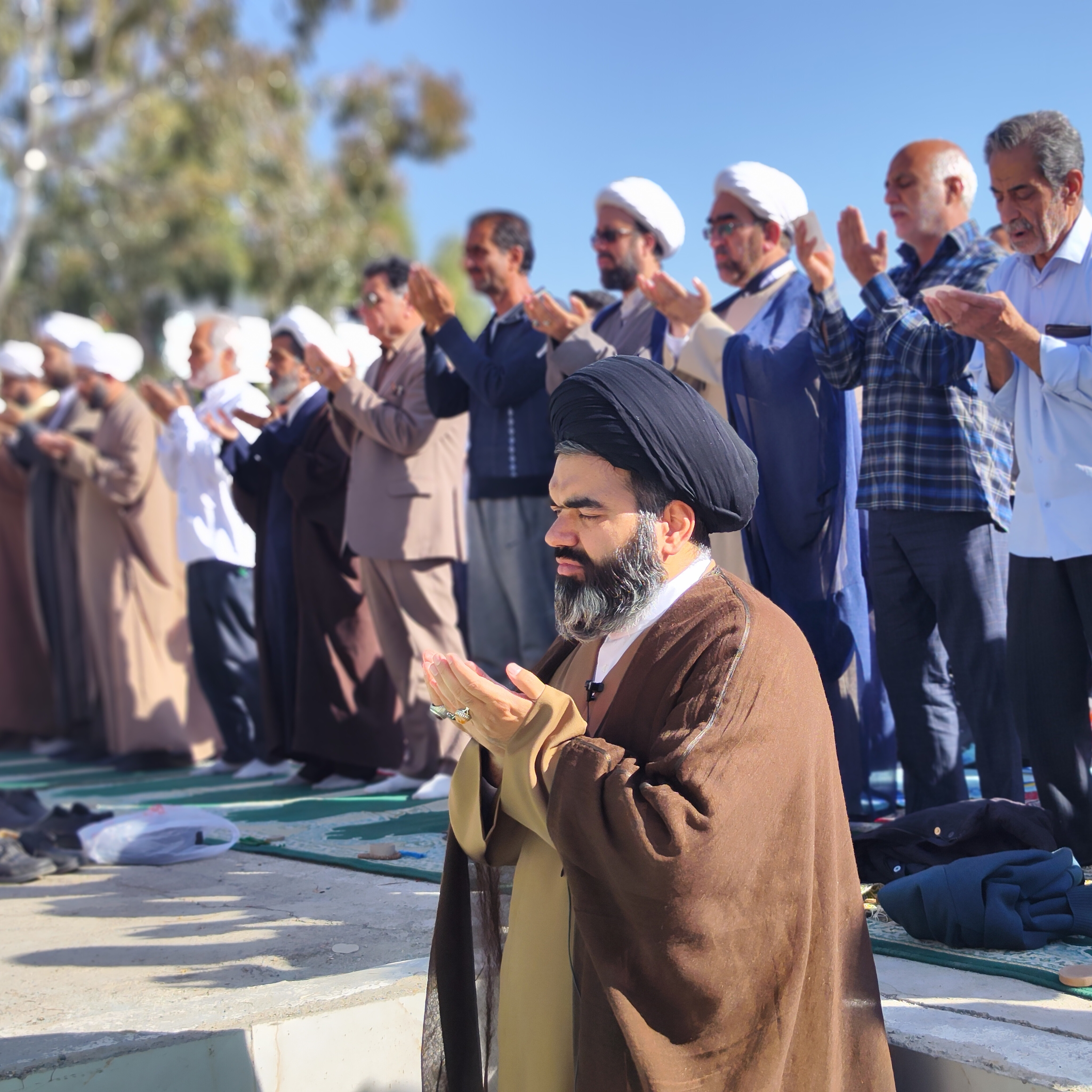 نماز عید سعید فطر در شهر بهارستان اقامه شد