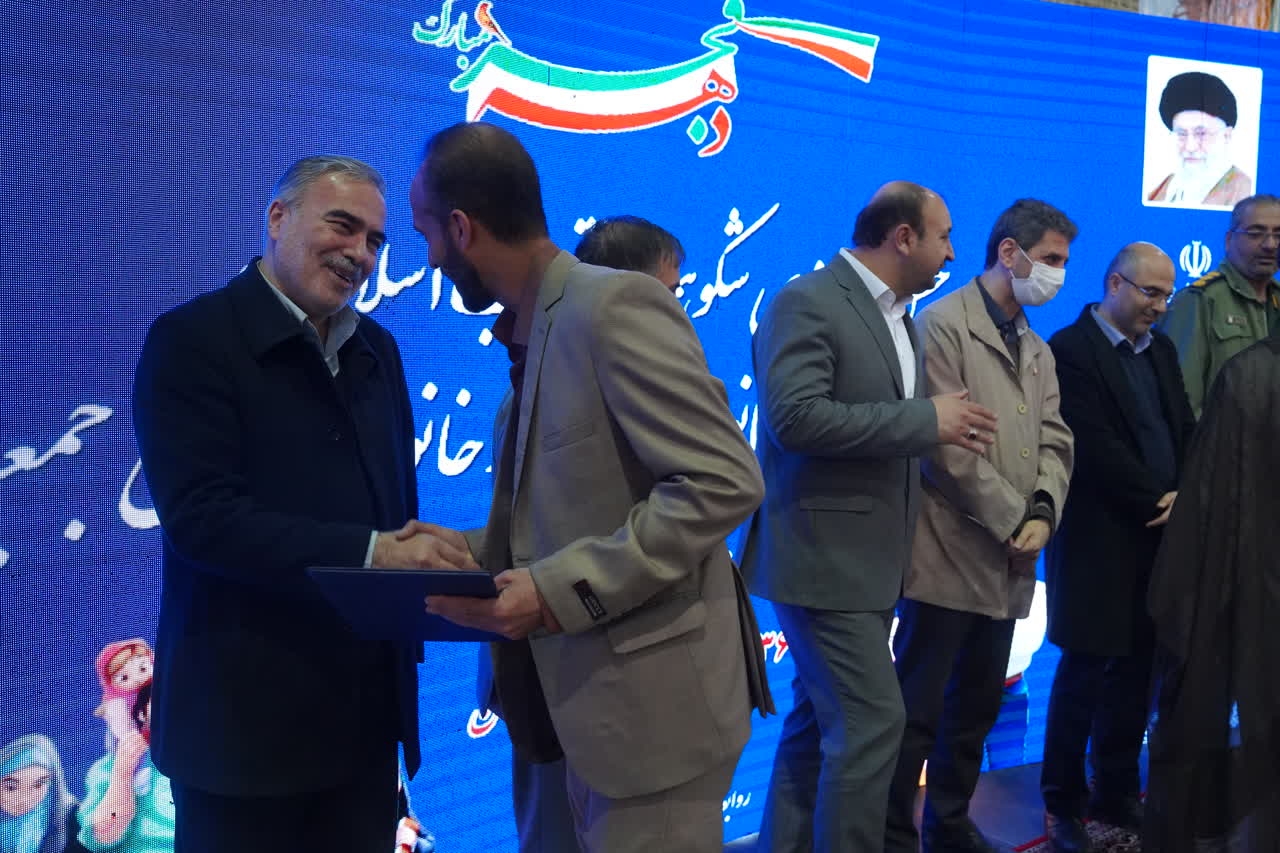 اهدای زمین به 464 خانواده های دارای 4 فرزند در شهر جدید بهارستان